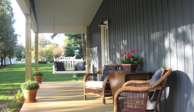 Luxury vacation retreat-open for Summer bookings in the village of Irvington!