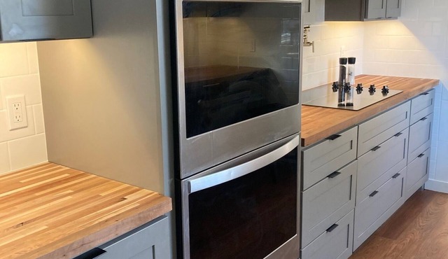 MAC House - Newly Renovated - With Backyard Spa