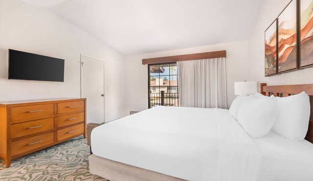 Make Your Trip More Enjoyable! Four Comfortable Units, Pool, Onsite Game Room!