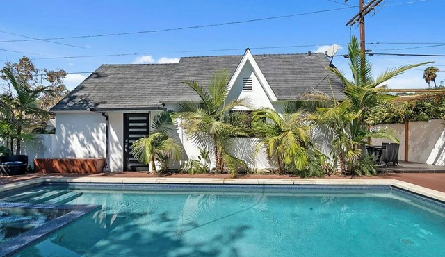 Mansfield Modern - Upscale LA Hideaway with Pool & Close to The Grove