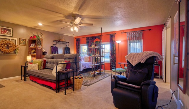 Marigold Sunrise Studio Apt. Short or Mid-Term Rental. Sleeps 4