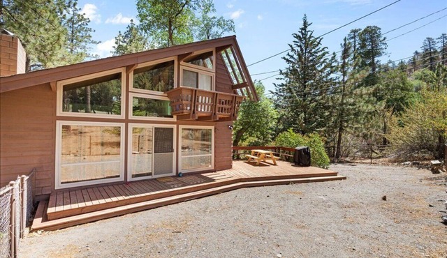 Marvelous Quiet 2BR Cabin in Wrightwood Mountain in Wrightwood