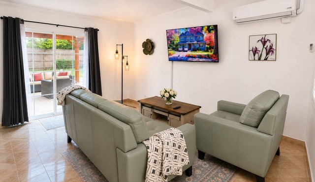 Midterm Rental: Peaceful House with Big Yard, AC, Wifi, Laundry, Tesla Charger.