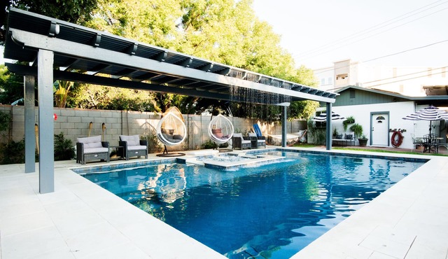 Midtown Detached Studio Cottage-Heated Pool & Hot Tub-Covered-Gated Parking in Phoenix