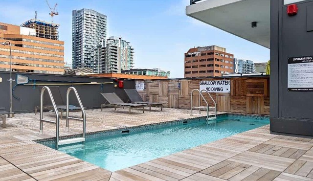 Miso 2 BD - Skyline View, Patio, Gym, Pool & AC