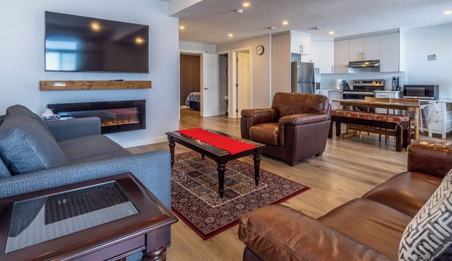 Modern 2BR 2BA Walkout Basement Suite Crestmont SW