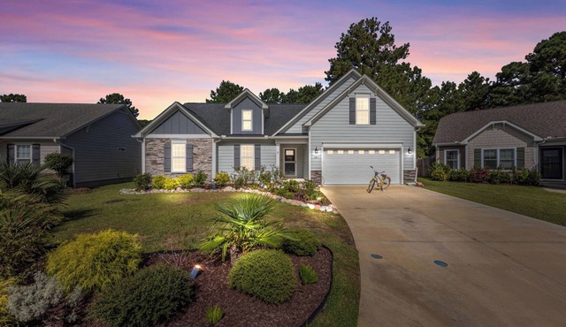 Modern 3BR Home w/Backyard, Firepit & Near DT