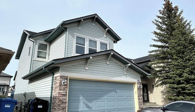 Modern 3BR Panorama Home | Garage | Near YYC