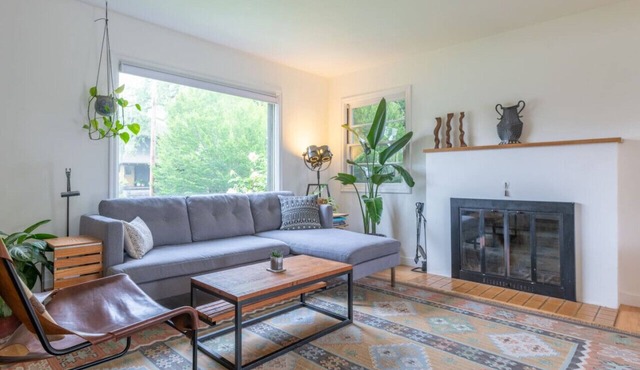 Modern 4-bdrm Cape Cod House, Popular NE Portland