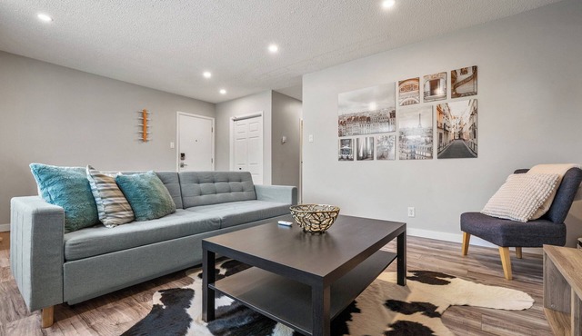 Modern and Spacious 2 Bedroom Retreat Near DT & Airport; Fully Renovated in Calgary