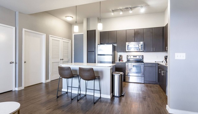 Modern Apartment in Prime Location (ID5045X9)