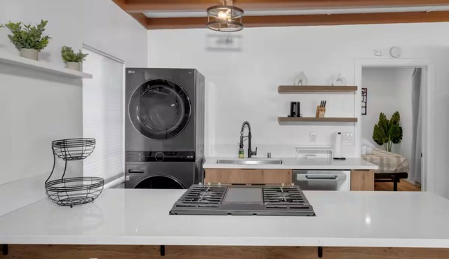 Modern Apartment Near Disneyland - Free Parking
