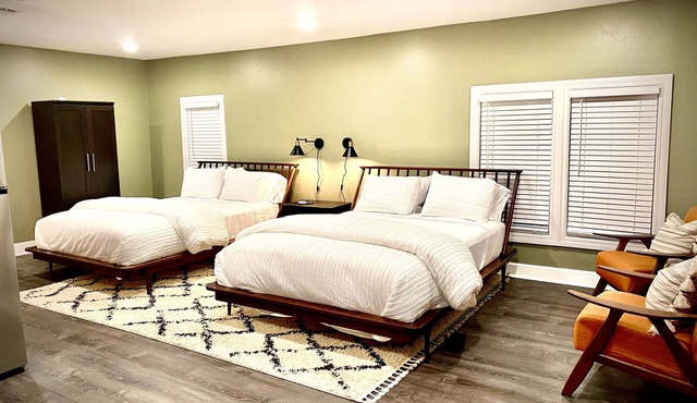 Modern Apartment on The Talimena Scenic Byway-walk to downtown