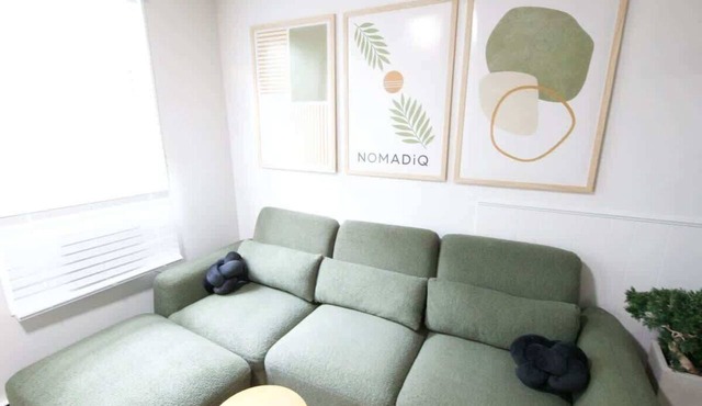 Modern apt in E Boston/Walk to Airport