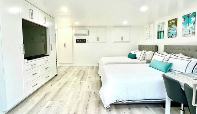Modern, Beautiful, & Fun for Fam - Gated, Only steps from the Beach