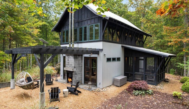 Modern cabin - private mountaintop location, hot tub, outdoor shower, fireplace