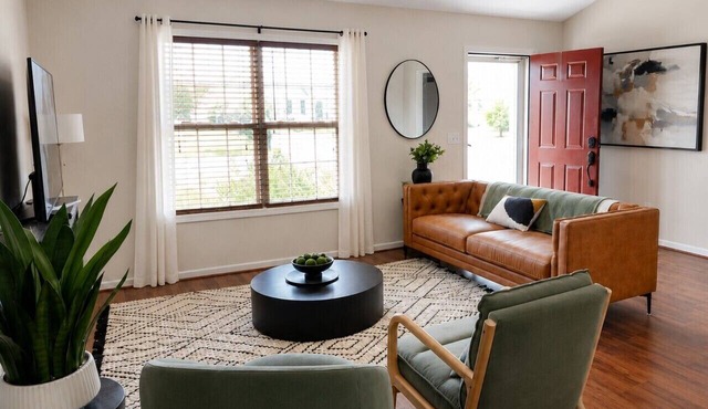 Modern Coastal Home | Minutes to Beach & Downtown!