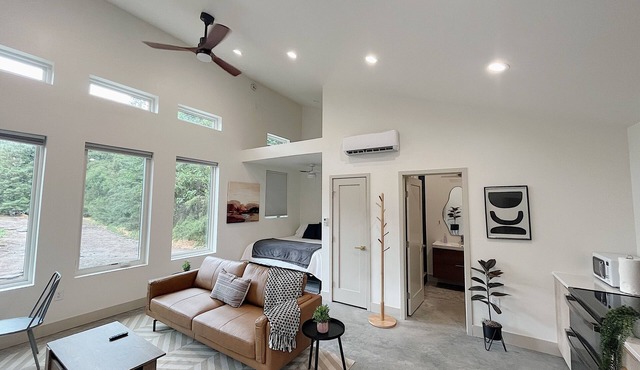 Modern & Cozy Studio W/Large Shower & W/D