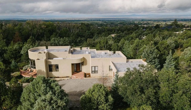Modern Luxury & Sweeping Views in Arroyo Seco/Taos. Welcome to Walking Rain