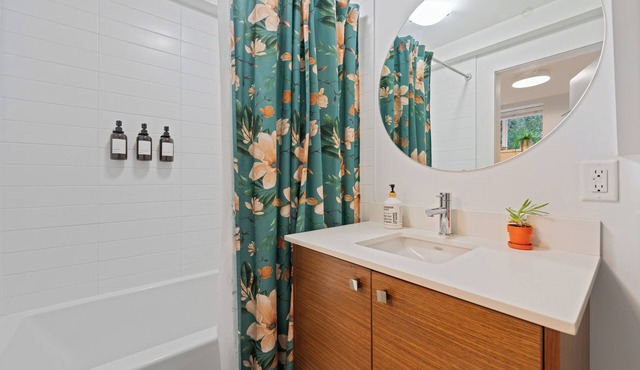Modern, Quiet, Fully Furnished Suite in the Heart of Lower Lonsdale