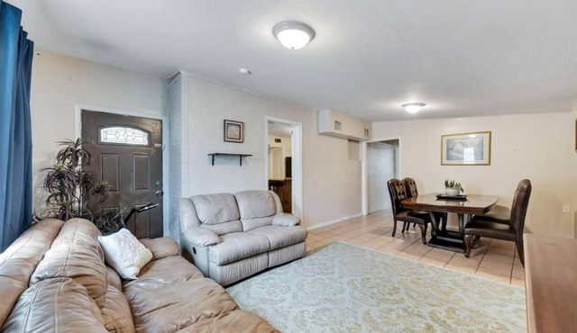 Montu's Landing! Rare Find 6 Bedroom House at Busch Gardens! Sleeps 15!