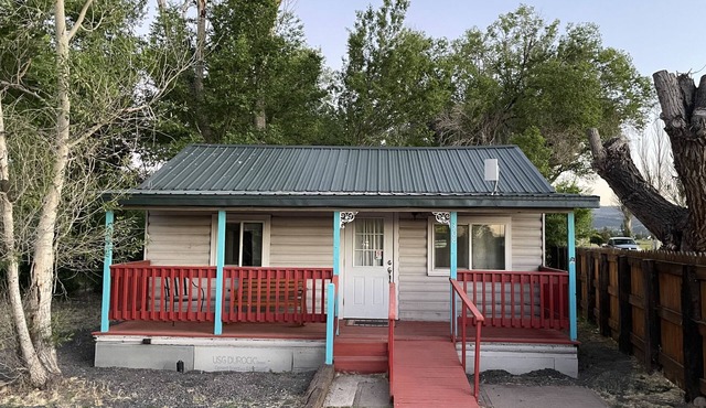 Mountain Avenue Cozy Cabin