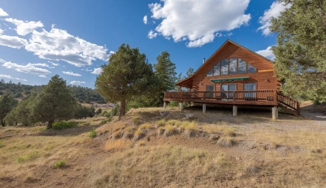 Mountain View Log Cabin on 5 Private Acres - Sleeps 9