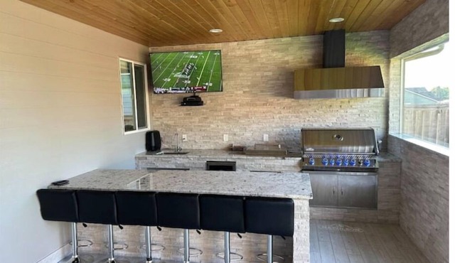 Mt Hood Luxury Home with Hot tub Game room & More