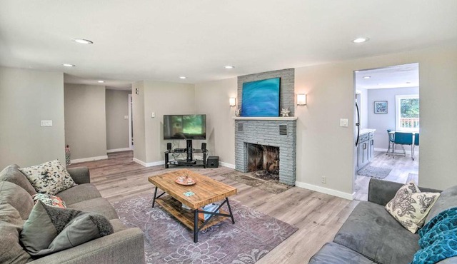 Mtn-View Deck & Fire Pit: Modern Gold Bar Escape in Gold Bar