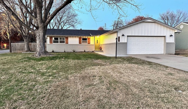 N. Wichita- 5 min to Gilley’s, 5-bd, 3 ba in safe area. Pet friendly. Renovated!