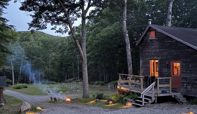 Nature lovers retreat! Rustic cabin in the woods close to Ellsworth & Bar Harbor