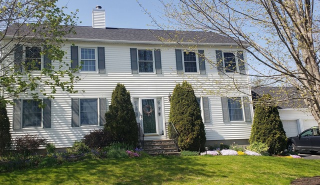 Near downtown, Colby/Thomas College. 2 story colonial family home
