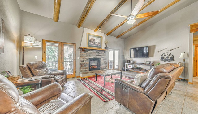 Near Hiking Trails: Spacious Cloudcroft Retreat!