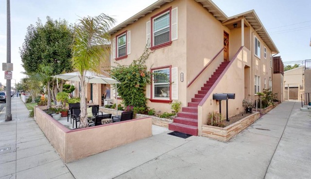 New Belmont Shore Retreat with free Parking Walk to Beaches