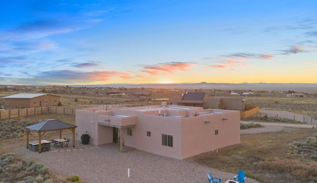 New Build! - Relax to the most Expansive sunsets east of the Rio Grande.