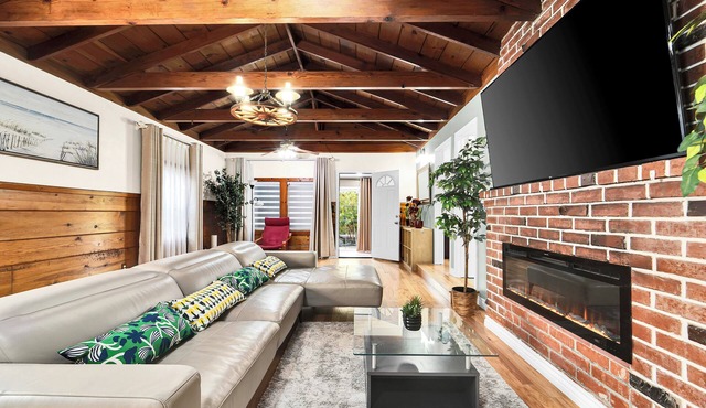 NEW-by the Beach, KingBed, 11miles to LAX, 5b in Torrance fast WiFi & AC
