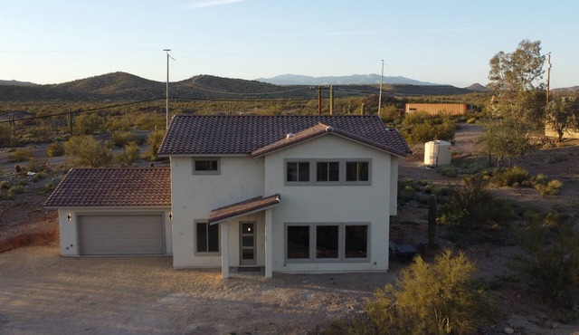 New Construction 3 bed, 2.5 Bath Sleeps 8