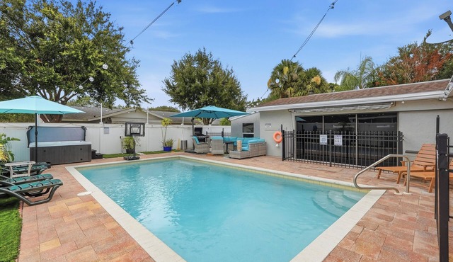 NEW Cozy 4BR Paradise - FREE Heated Pool+Game Room