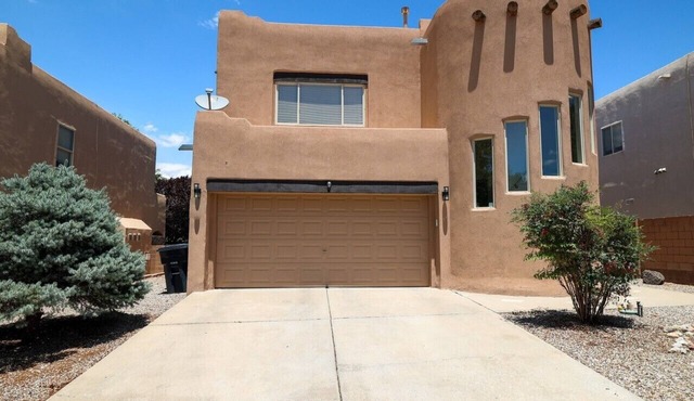 New listed home near Balloon Fiesta Park! Sleeps 10!