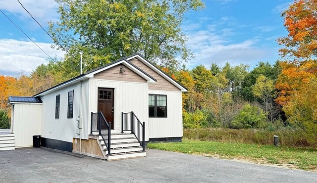 NEW | Modern 3 BR/2 Bth | Walking Trails| Shopping