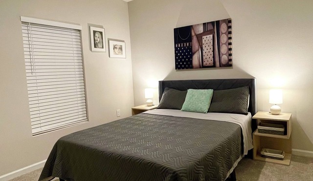 New Modern Studio/Guest House in serene Dundee, Great Location, Smoke-Free