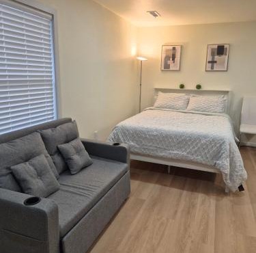 New Modern Studio Near Paine field in Everett