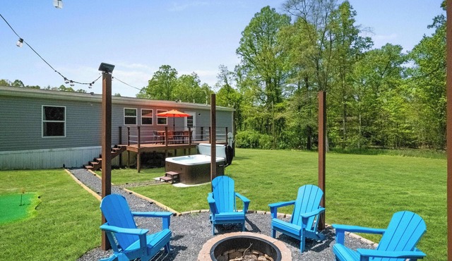 New River Escape -Game Room Hot Tub Fire Pit Yard Games Sleeps 10+