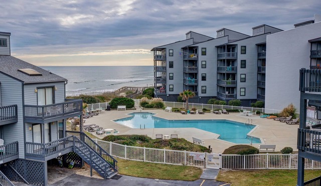 *NEW* Second Row 3 Bedroom with a pool and incredible views. *FLEXIBLE*