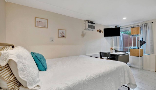 New studio in fantastic tampa close to bush garden, USF, Moffitt Hospital!
