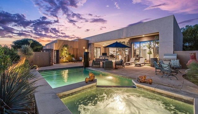 New! Stunning Modern Desert Retreat