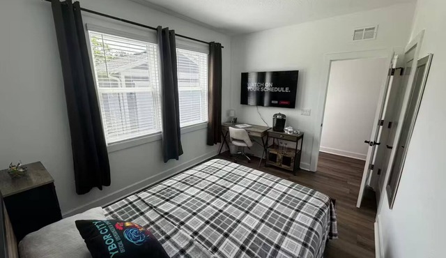 New Stylish 1BR Private Entry Walk to Ybor City Bikes Included