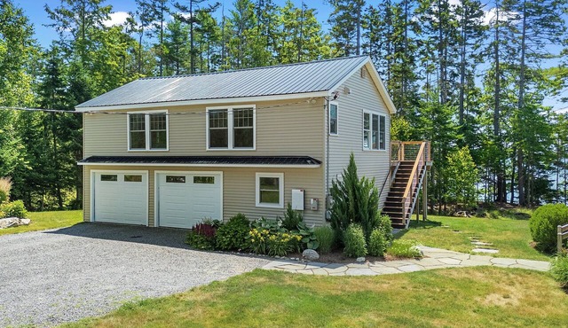 Newly-built waterfront home with fast WiFi, furnished deck, & washer/dryer