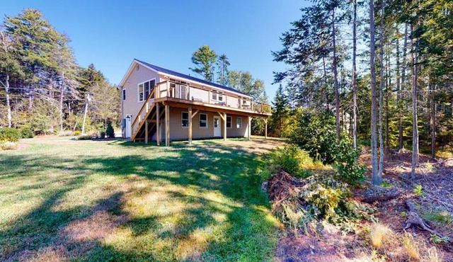 Newly-built waterfront home with fast WiFi, furnished deck, & washer/dryer