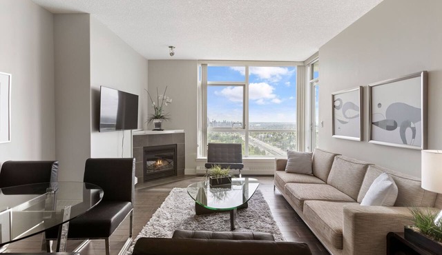 Newly Furnished 2BD, 2BA Condo with Pool and Stunning View!